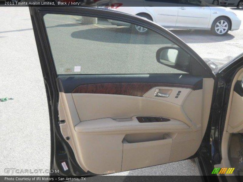 Black / Ivory 2011 Toyota Avalon Limited