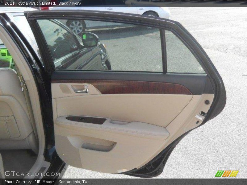 Black / Ivory 2011 Toyota Avalon Limited