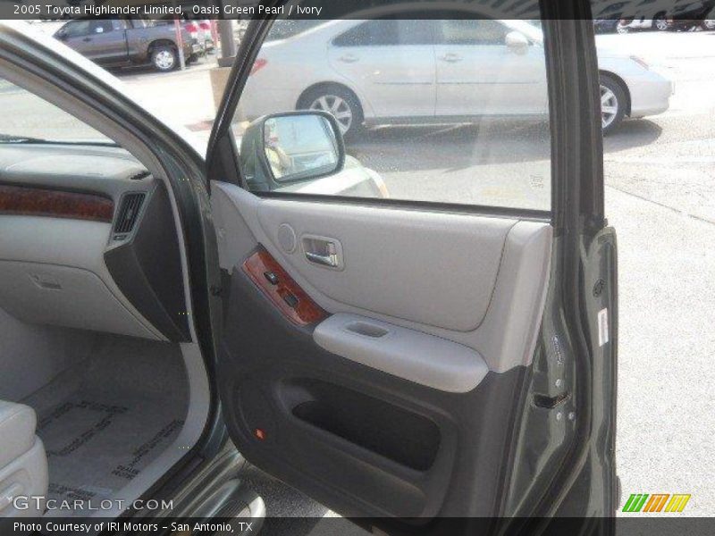 Oasis Green Pearl / Ivory 2005 Toyota Highlander Limited