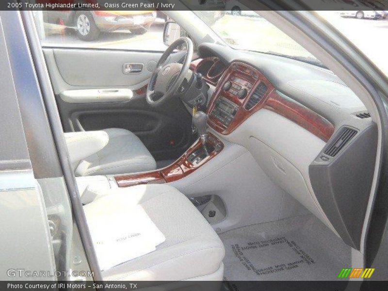 Oasis Green Pearl / Ivory 2005 Toyota Highlander Limited