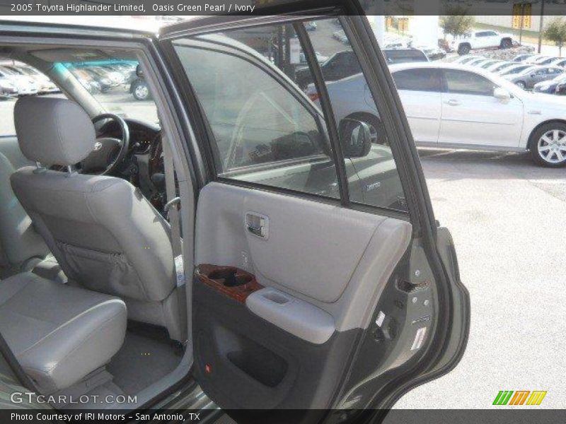 Oasis Green Pearl / Ivory 2005 Toyota Highlander Limited