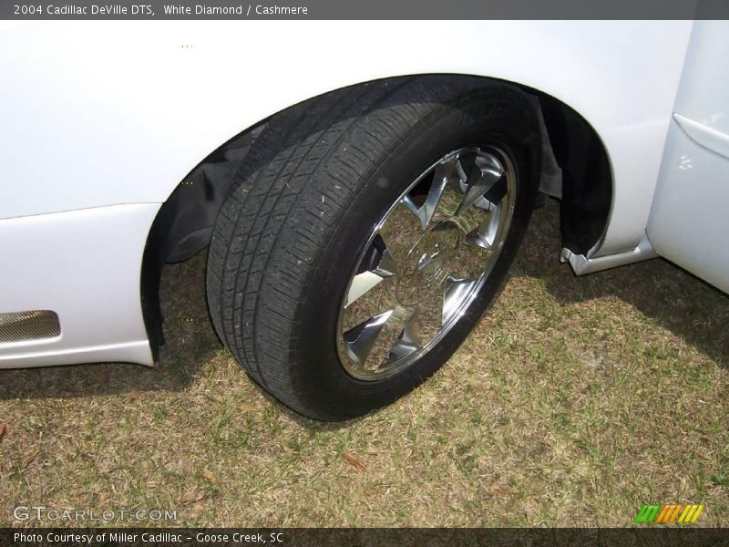 White Diamond / Cashmere 2004 Cadillac DeVille DTS