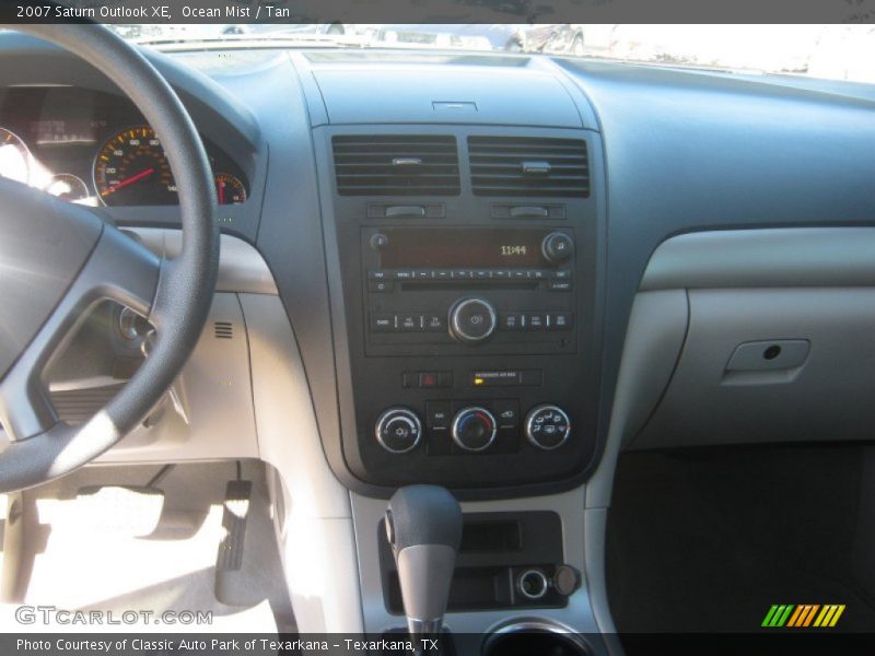 Ocean Mist / Tan 2007 Saturn Outlook XE