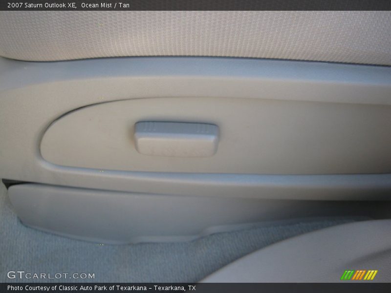 Ocean Mist / Tan 2007 Saturn Outlook XE