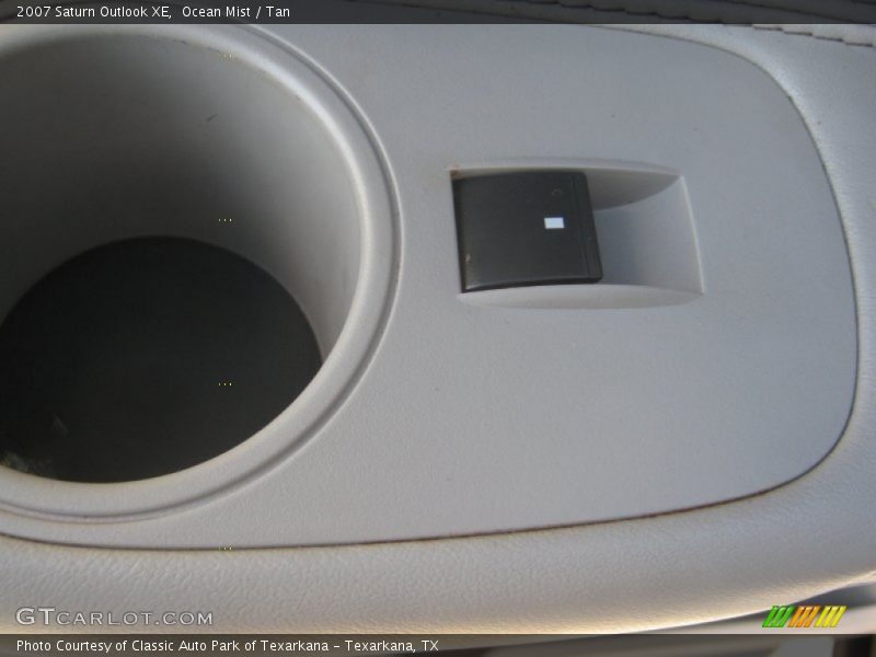 Ocean Mist / Tan 2007 Saturn Outlook XE