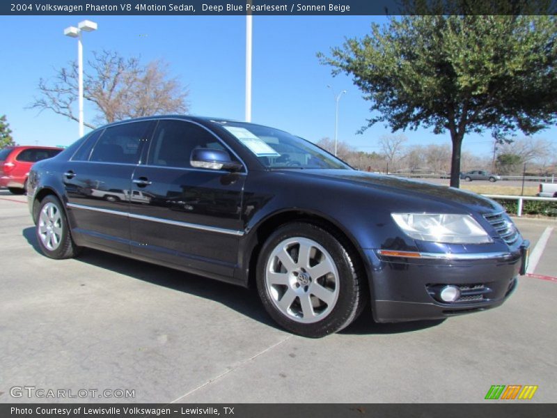 Front 3/4 View of 2004 Phaeton V8 4Motion Sedan
