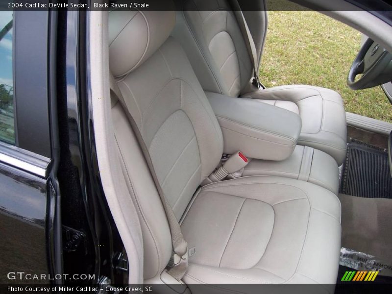 Black Raven / Shale 2004 Cadillac DeVille Sedan