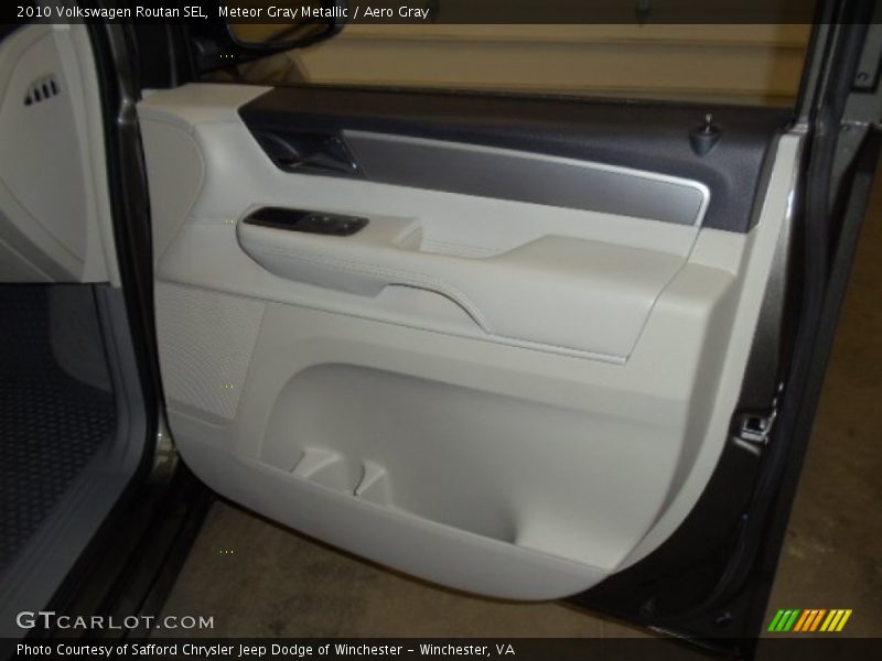 Meteor Gray Metallic / Aero Gray 2010 Volkswagen Routan SEL