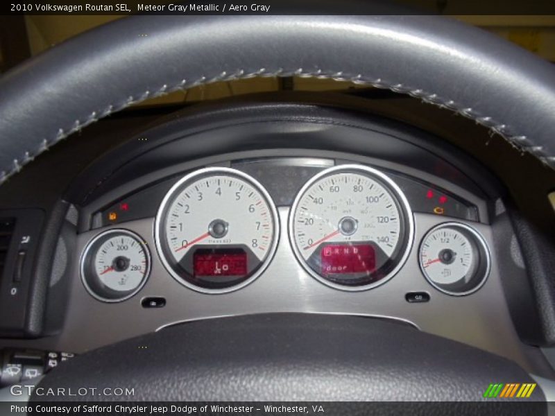 Meteor Gray Metallic / Aero Gray 2010 Volkswagen Routan SEL