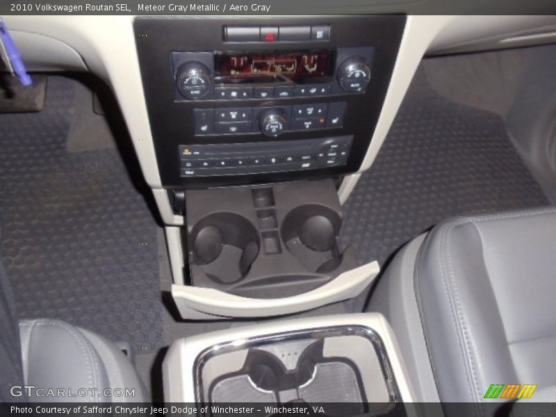 Meteor Gray Metallic / Aero Gray 2010 Volkswagen Routan SEL