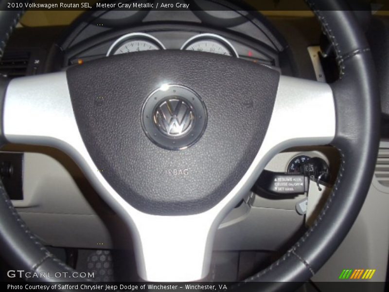 Meteor Gray Metallic / Aero Gray 2010 Volkswagen Routan SEL
