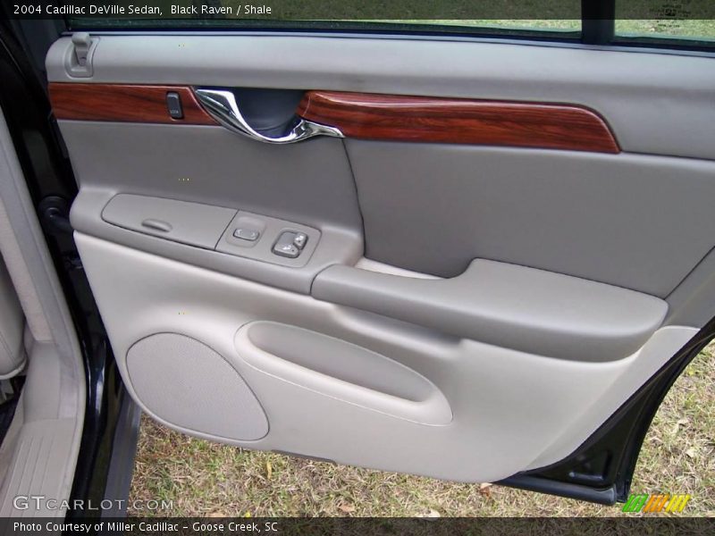Black Raven / Shale 2004 Cadillac DeVille Sedan