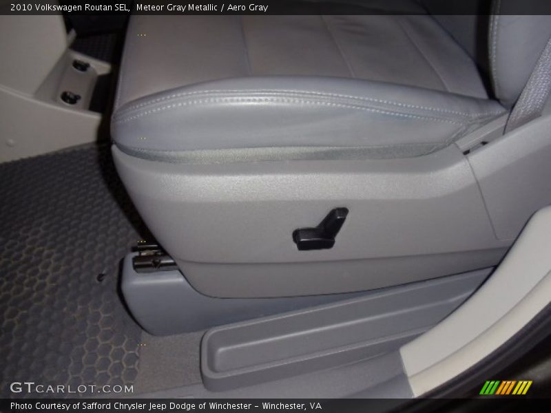 Meteor Gray Metallic / Aero Gray 2010 Volkswagen Routan SEL