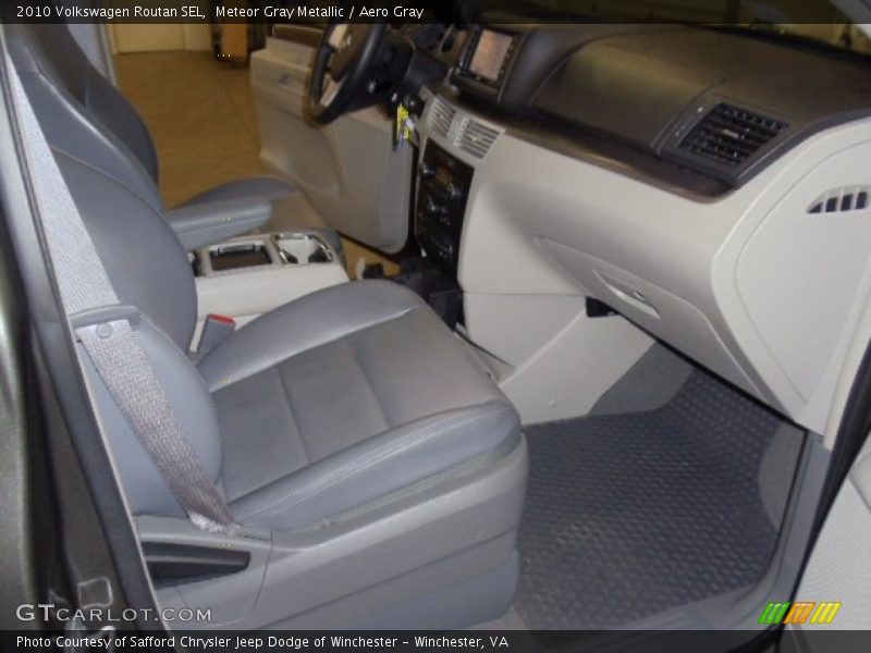 Meteor Gray Metallic / Aero Gray 2010 Volkswagen Routan SEL