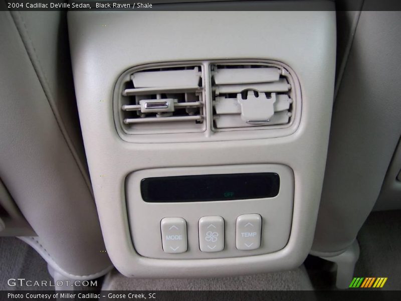 Black Raven / Shale 2004 Cadillac DeVille Sedan