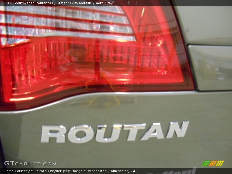Meteor Gray Metallic / Aero Gray 2010 Volkswagen Routan SEL