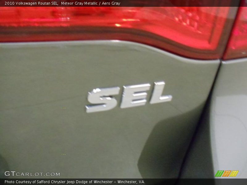 Meteor Gray Metallic / Aero Gray 2010 Volkswagen Routan SEL