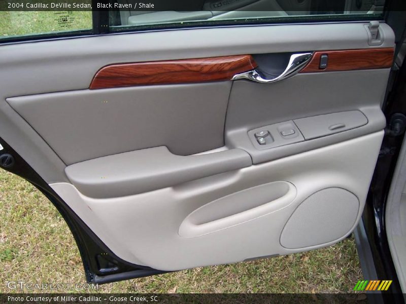 Black Raven / Shale 2004 Cadillac DeVille Sedan