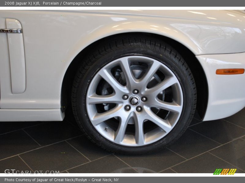 Porcelain / Champagne/Charcoal 2008 Jaguar XJ XJ8