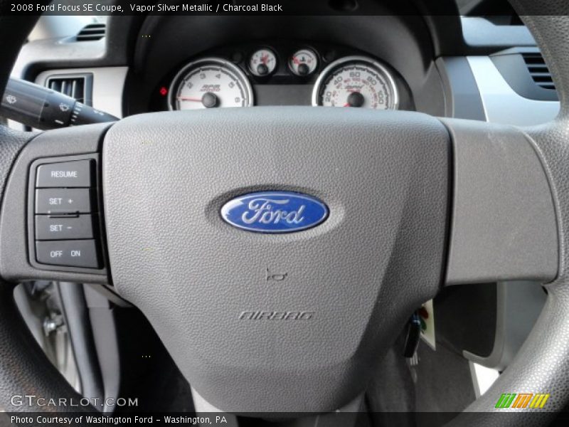 Vapor Silver Metallic / Charcoal Black 2008 Ford Focus SE Coupe