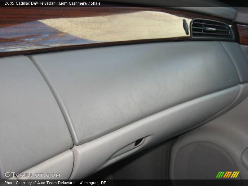 Light Cashmere / Shale 2005 Cadillac DeVille Sedan