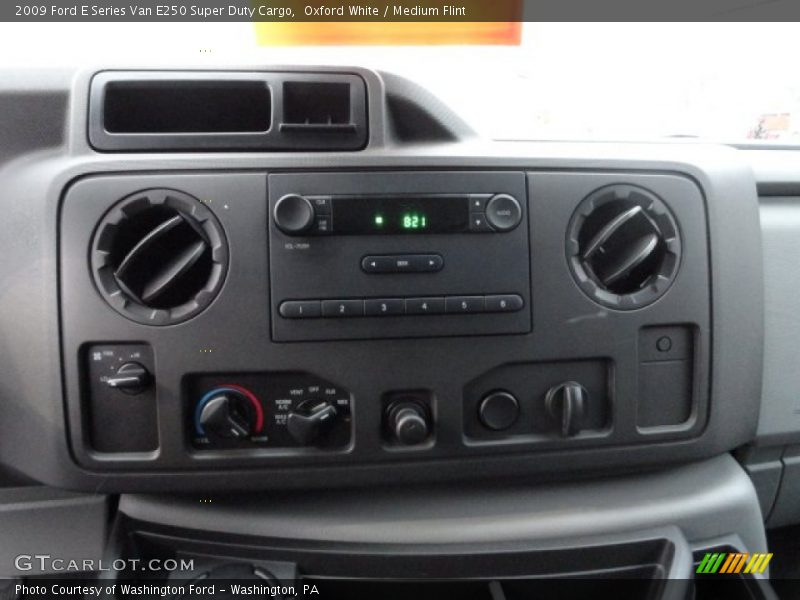 Oxford White / Medium Flint 2009 Ford E Series Van E250 Super Duty Cargo