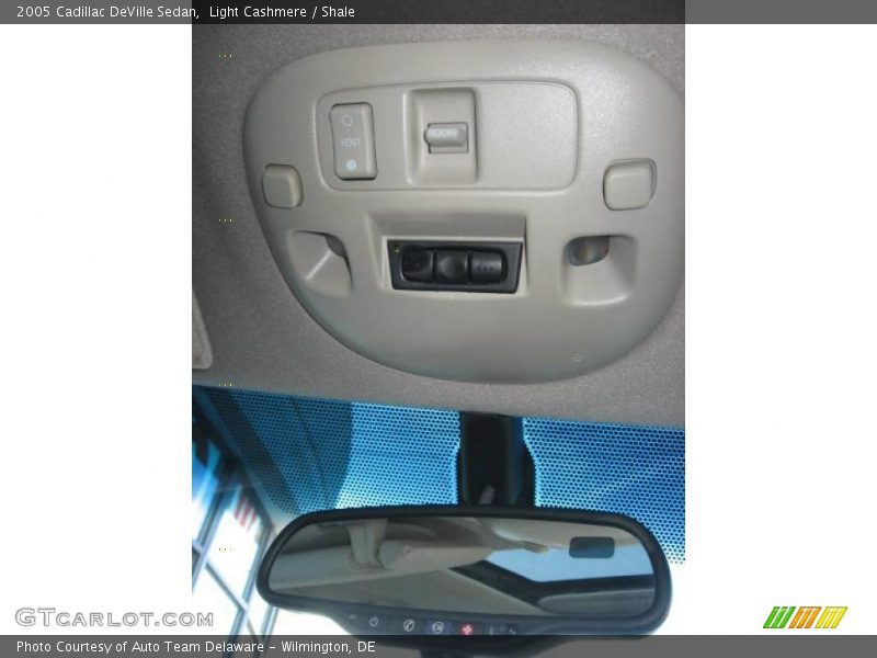 Light Cashmere / Shale 2005 Cadillac DeVille Sedan
