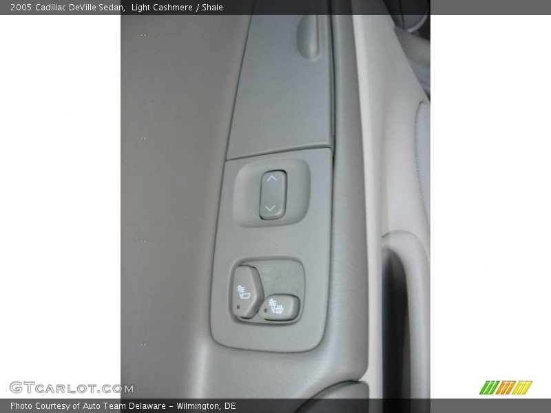 Light Cashmere / Shale 2005 Cadillac DeVille Sedan