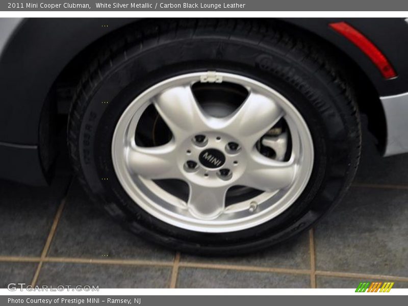 White Silver Metallic / Carbon Black Lounge Leather 2011 Mini Cooper Clubman