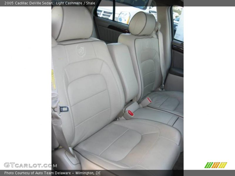 Light Cashmere / Shale 2005 Cadillac DeVille Sedan