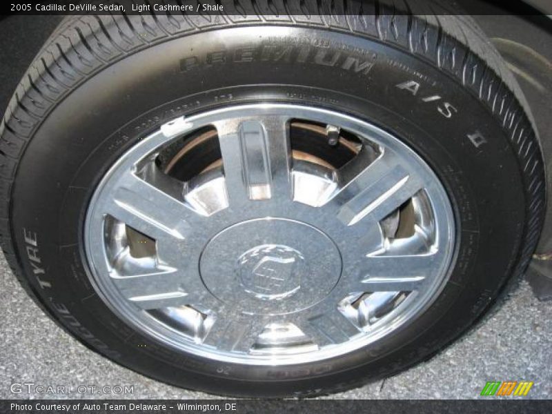 Light Cashmere / Shale 2005 Cadillac DeVille Sedan