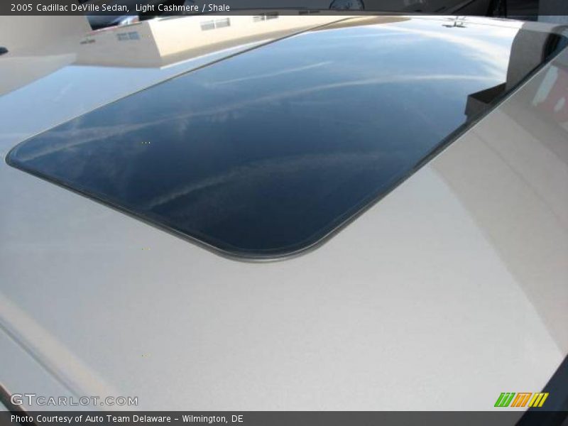 Light Cashmere / Shale 2005 Cadillac DeVille Sedan