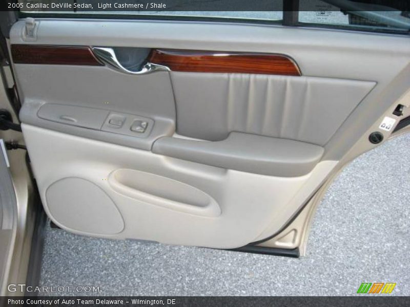 Light Cashmere / Shale 2005 Cadillac DeVille Sedan