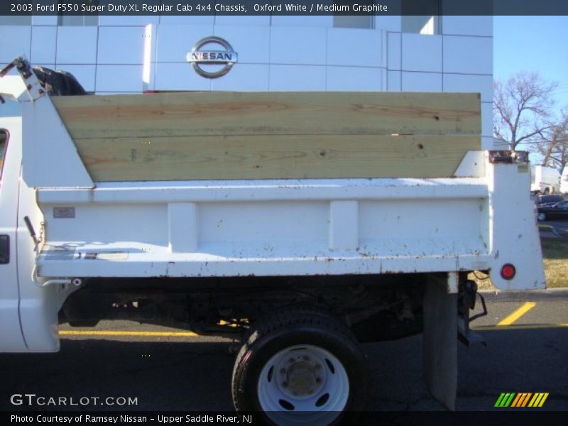 Oxford White / Medium Graphite 2003 Ford F550 Super Duty XL Regular Cab 4x4 Chassis