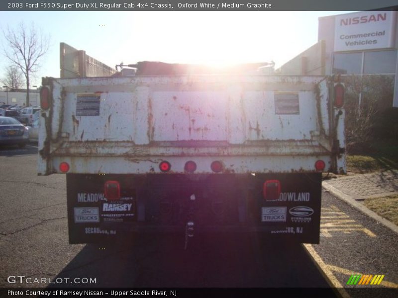 Oxford White / Medium Graphite 2003 Ford F550 Super Duty XL Regular Cab 4x4 Chassis