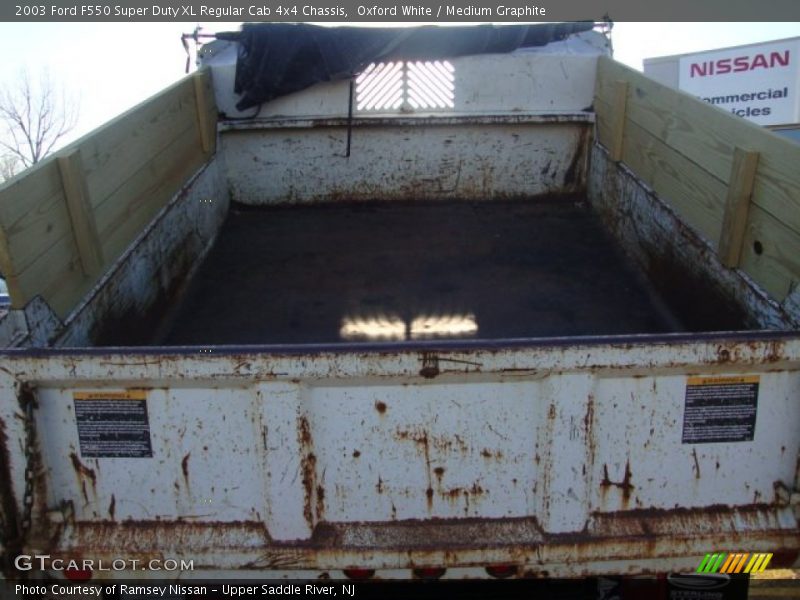 Oxford White / Medium Graphite 2003 Ford F550 Super Duty XL Regular Cab 4x4 Chassis