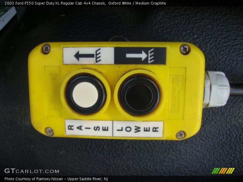 Oxford White / Medium Graphite 2003 Ford F550 Super Duty XL Regular Cab 4x4 Chassis