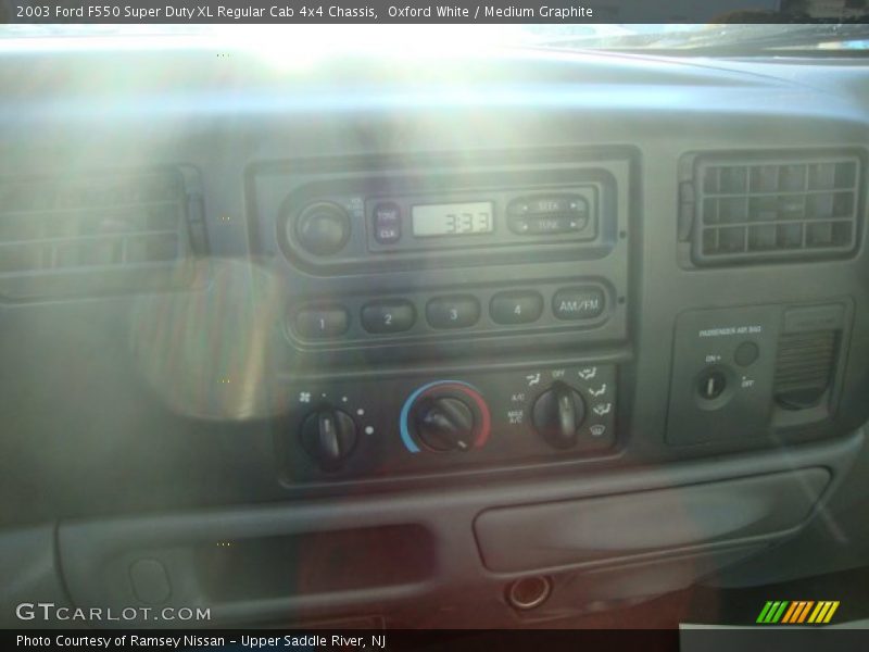 Oxford White / Medium Graphite 2003 Ford F550 Super Duty XL Regular Cab 4x4 Chassis
