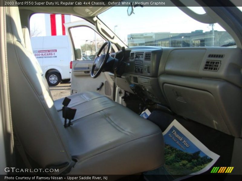 Oxford White / Medium Graphite 2003 Ford F550 Super Duty XL Regular Cab 4x4 Chassis