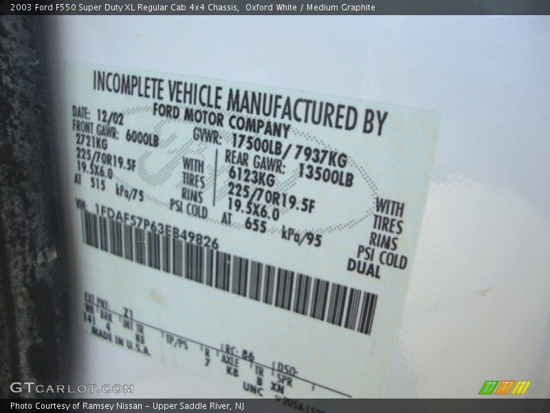 2003 F550 Super Duty XL Regular Cab 4x4 Chassis Oxford White Color Code Z1