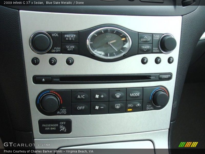 Controls of 2009 G 37 x Sedan