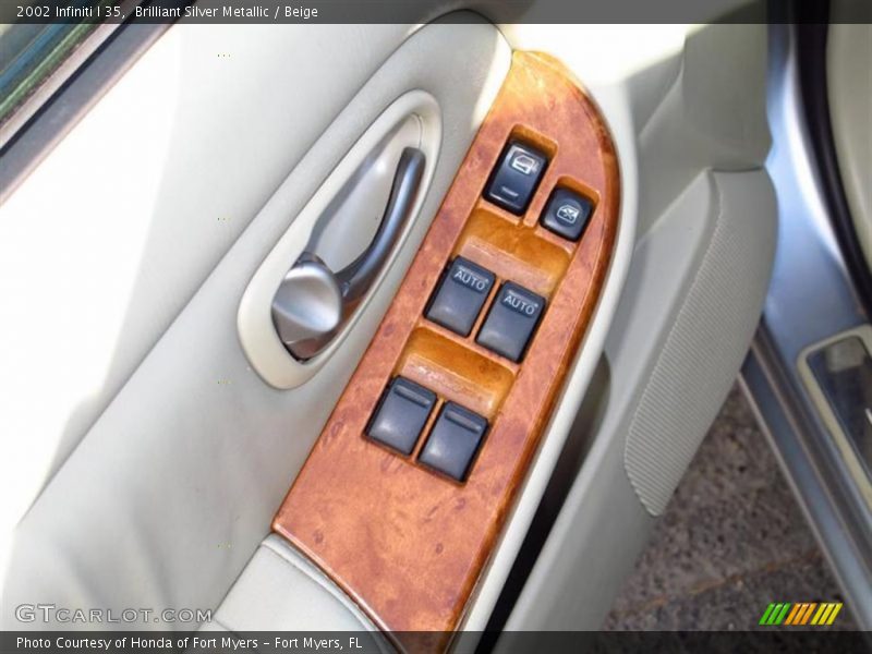 Brilliant Silver Metallic / Beige 2002 Infiniti I 35