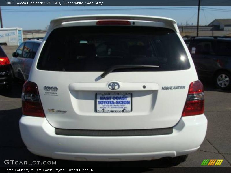 Super White / Ash Gray 2007 Toyota Highlander V6 4WD