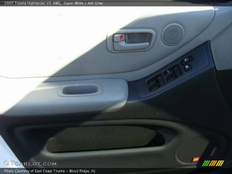 Super White / Ash Gray 2007 Toyota Highlander V6 4WD