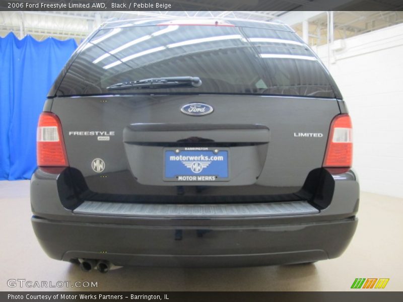 Black / Pebble Beige 2006 Ford Freestyle Limited AWD