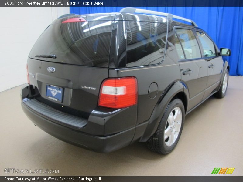Black / Pebble Beige 2006 Ford Freestyle Limited AWD