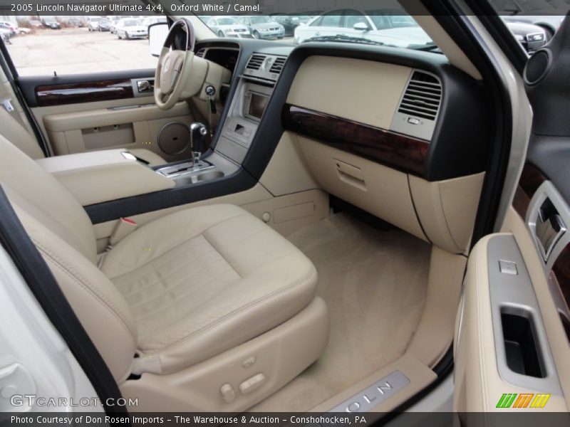 Oxford White / Camel 2005 Lincoln Navigator Ultimate 4x4