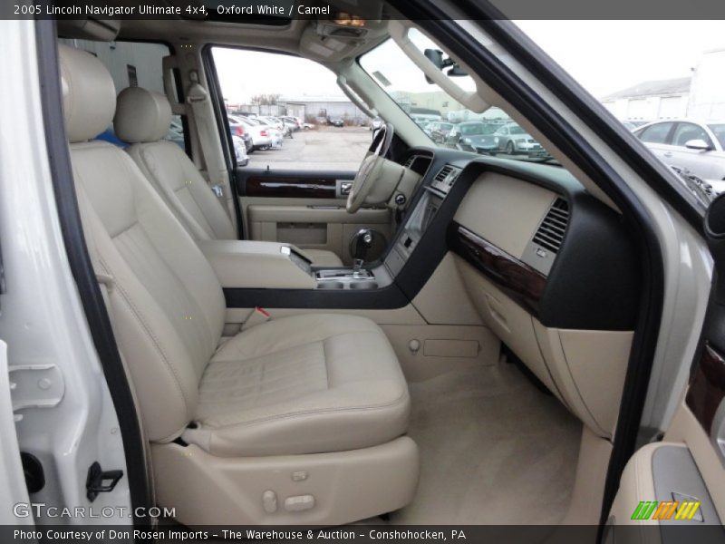 Oxford White / Camel 2005 Lincoln Navigator Ultimate 4x4