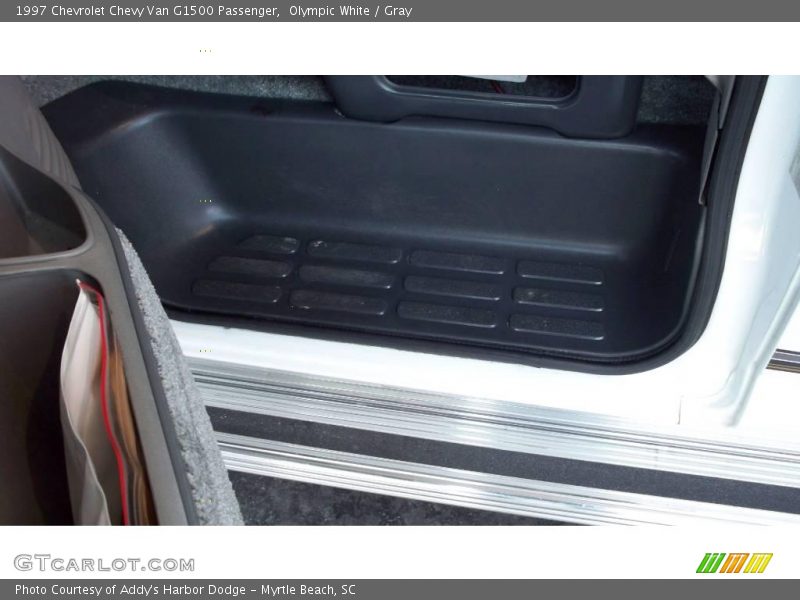 Olympic White / Gray 1997 Chevrolet Chevy Van G1500 Passenger