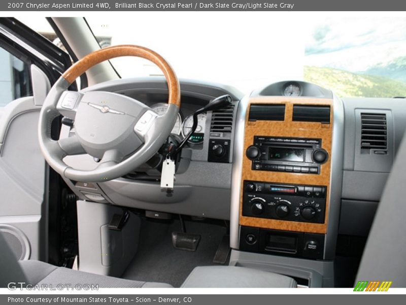 Dashboard of 2007 Aspen Limited 4WD
